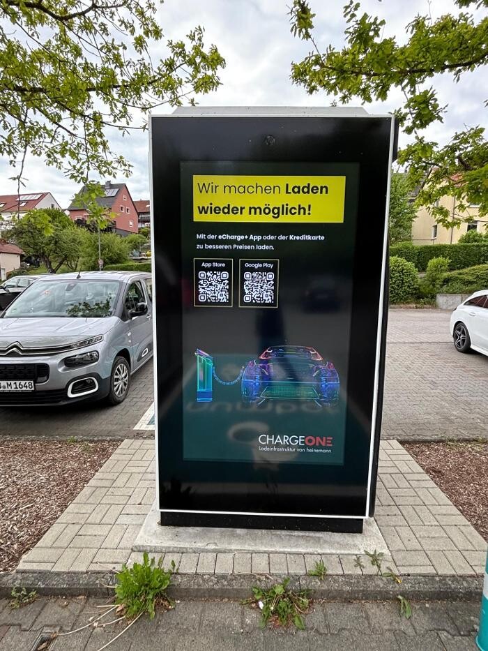 Bilder ChargeOne Ladestation
