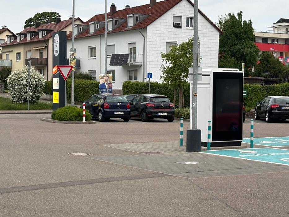 Bilder ChargeOne Ladestation