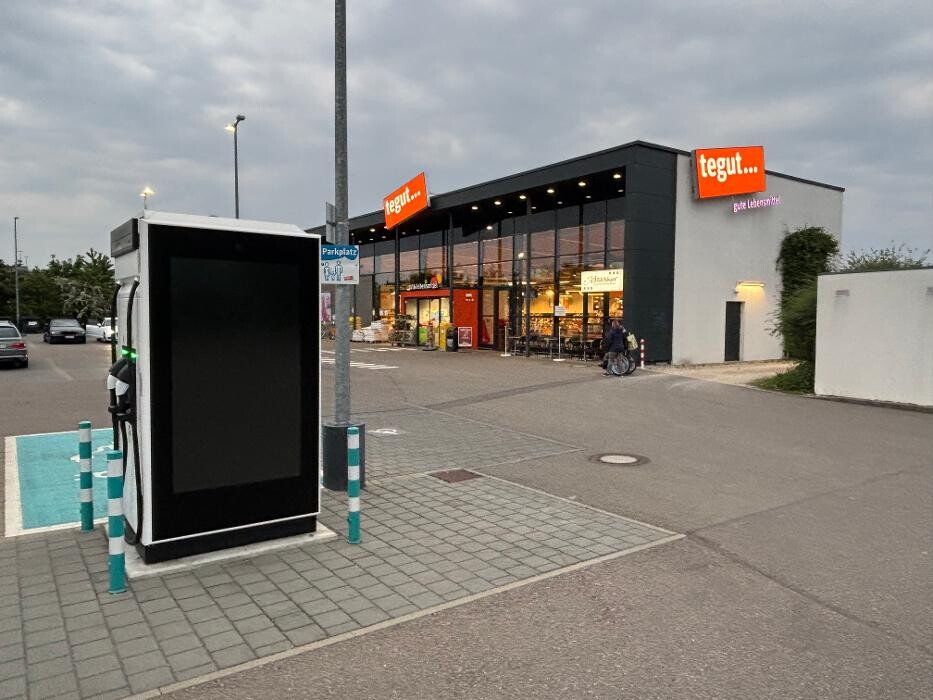 Bilder ChargeOne Ladestation
