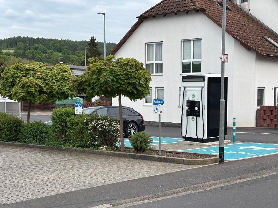 Bilder ChargeOne Ladestation