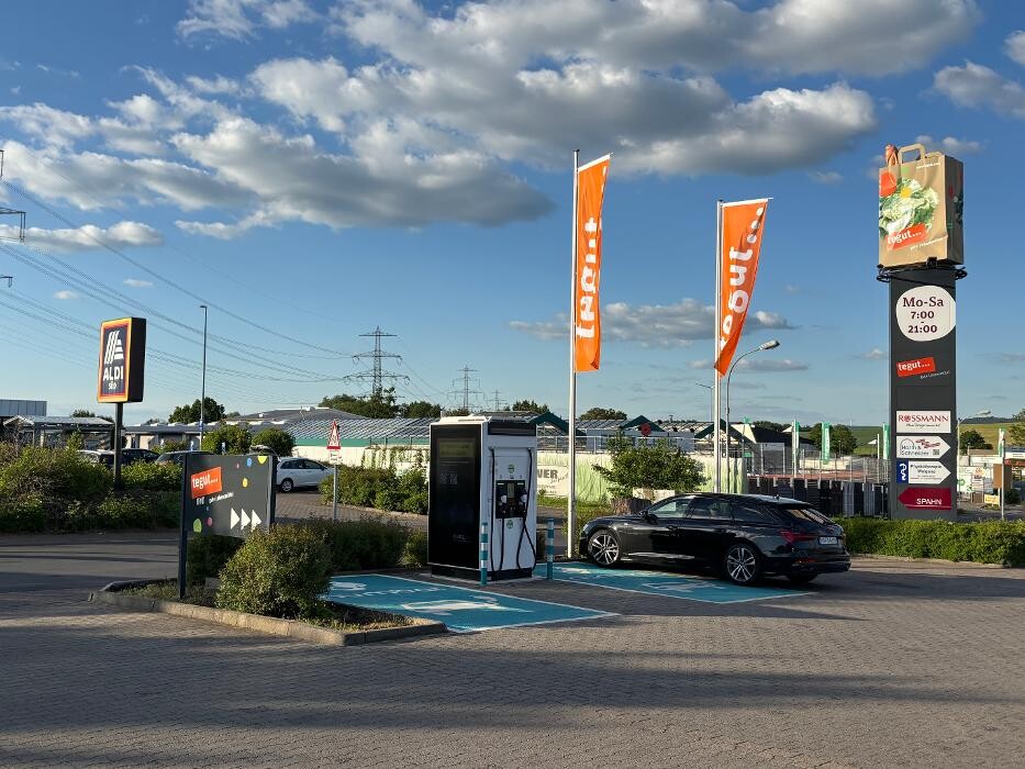 Bilder ChargeOne Ladestation