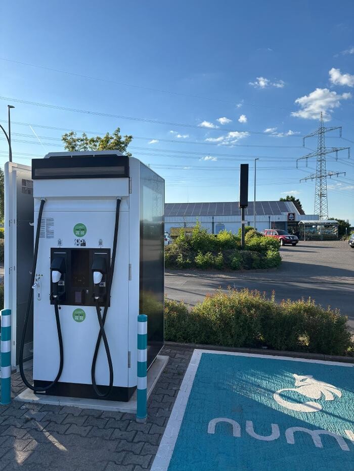 Bilder ChargeOne Ladestation
