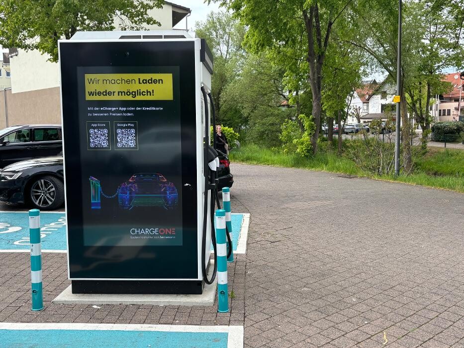 Bilder ChargeOne Ladestation