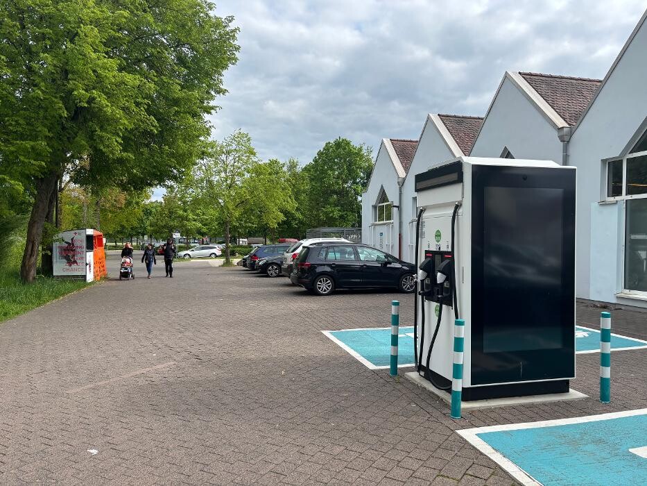 Bilder ChargeOne Ladestation