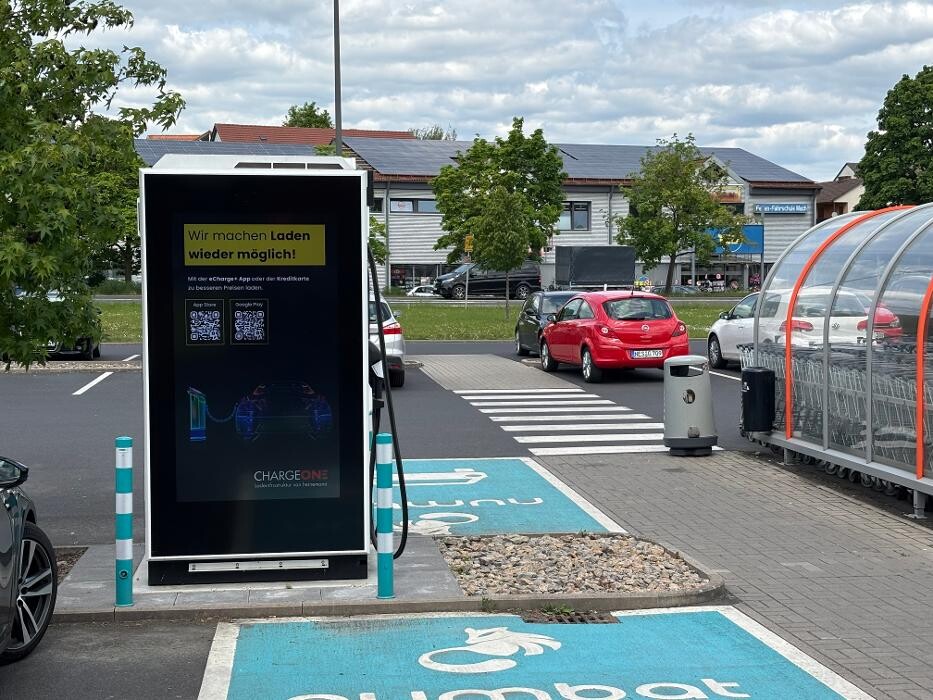 Bilder ChargeOne Ladestation