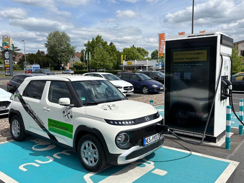 Bilder ChargeOne Ladestation