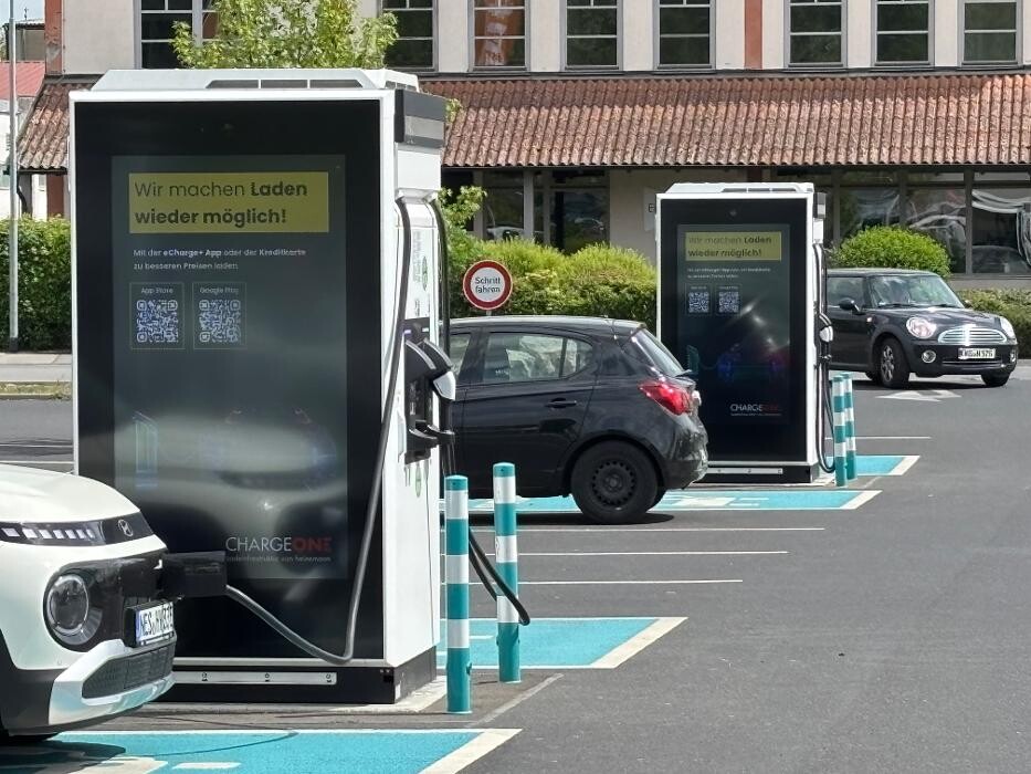 Bilder ChargeOne Ladestation