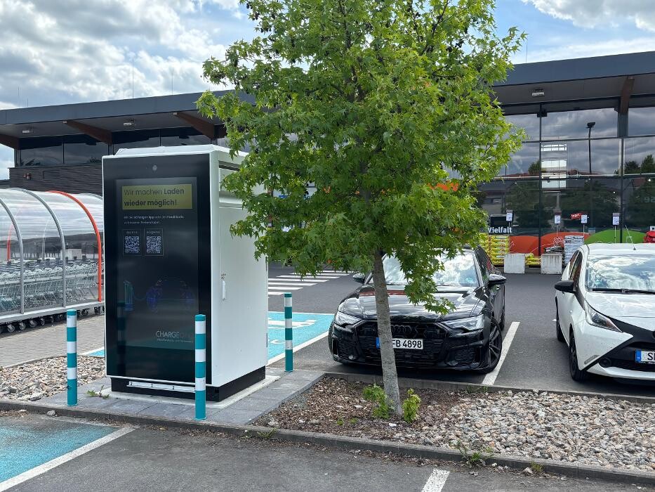 Bilder ChargeOne Ladestation