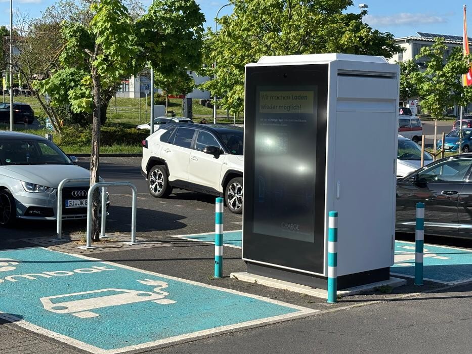 Bilder ChargeOne Ladestation
