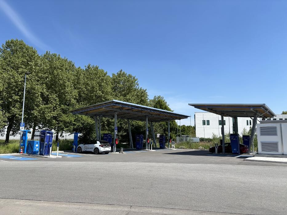 Bilder Aral pulse Ladestation