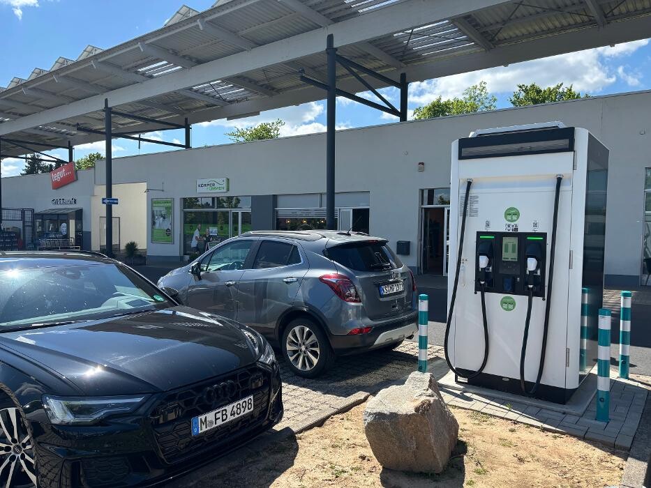 Bilder ChargeOne Ladestation