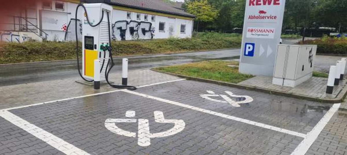 Bilder Shell Recharge Charging Station