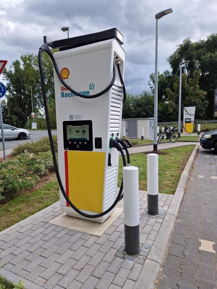 Bilder Shell Recharge Charging Station