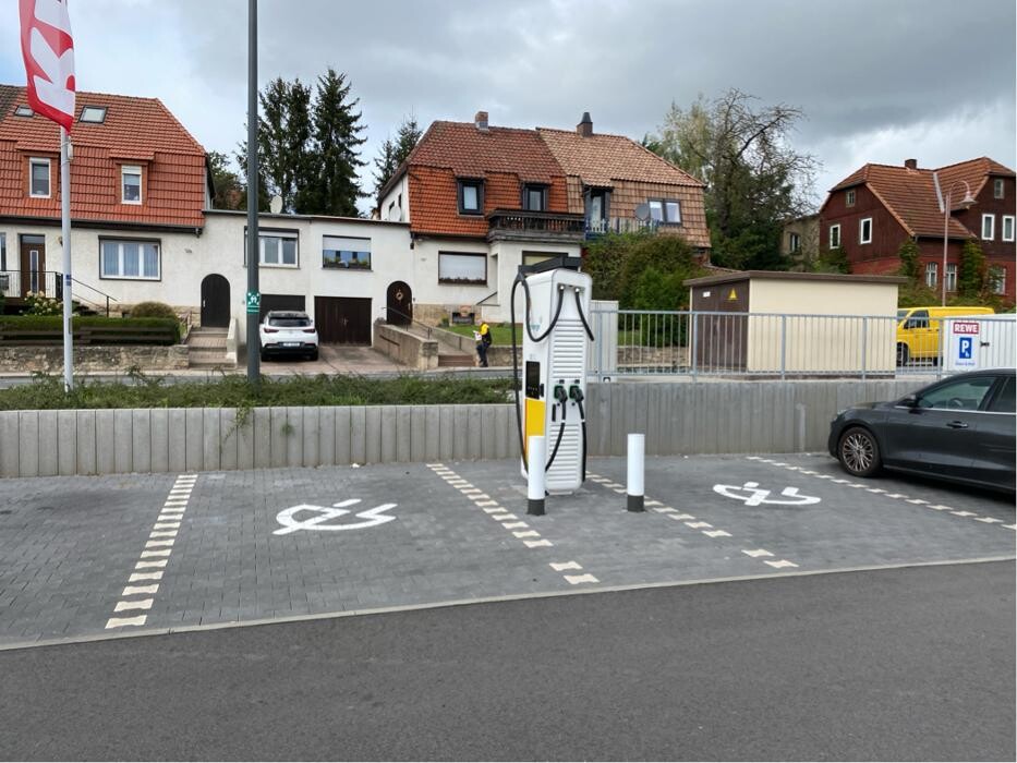 Bilder Shell Recharge Charging Station