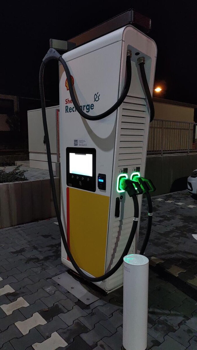 Bilder Shell Recharge Charging Station