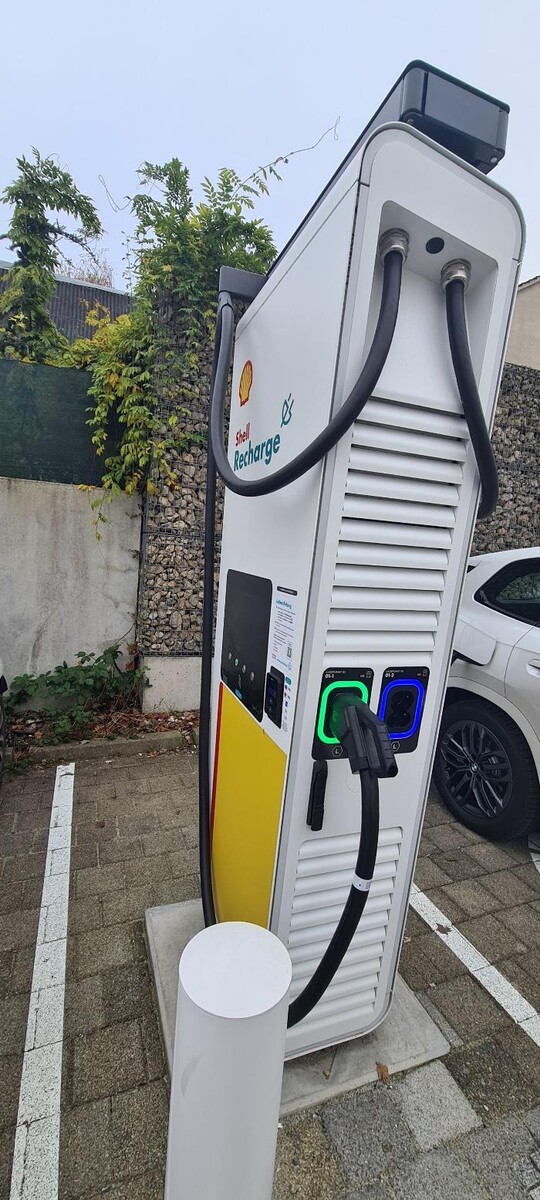 Bilder Shell Recharge Charging Station