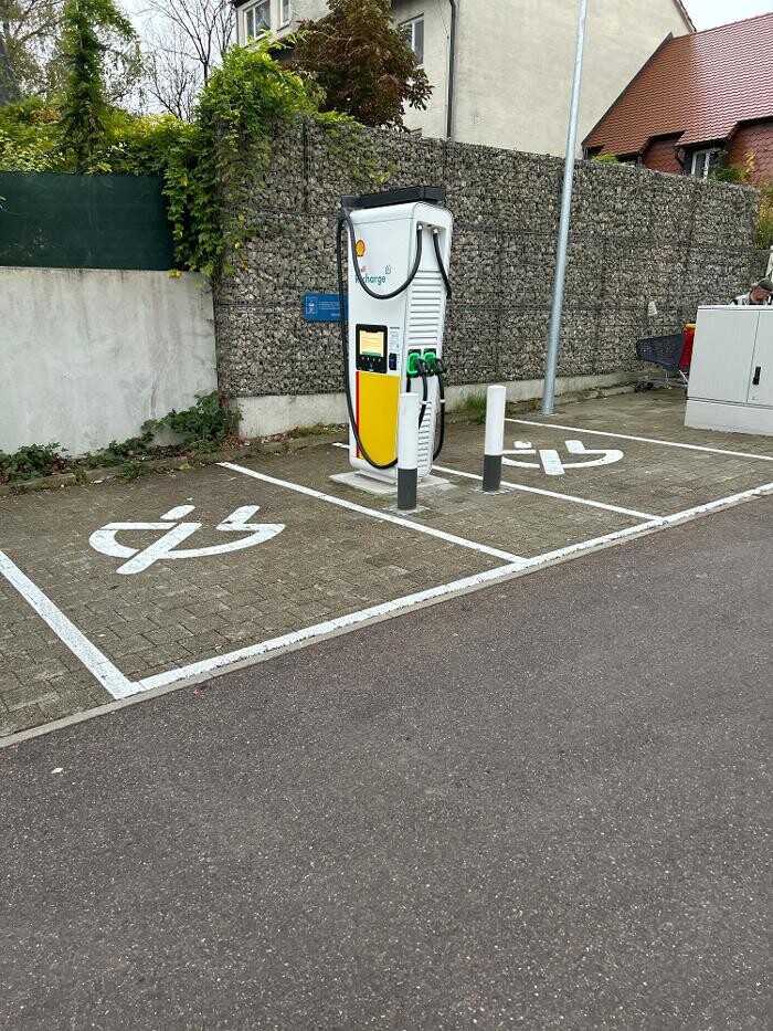 Bilder Shell Recharge Charging Station
