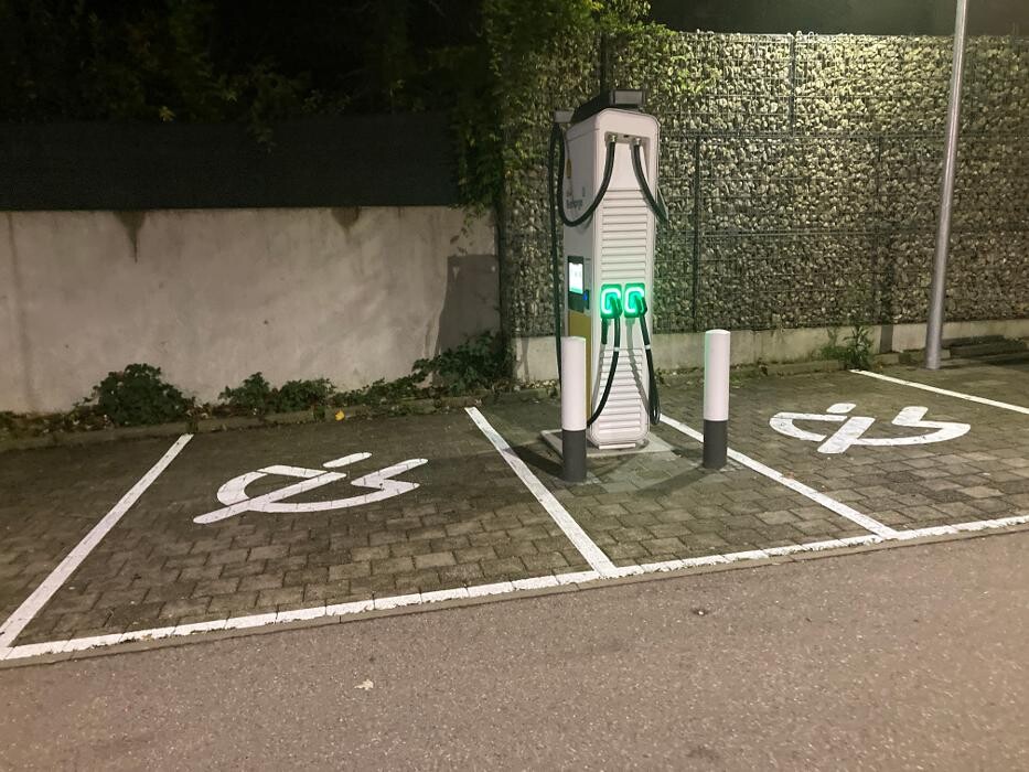 Bilder Shell Recharge Charging Station