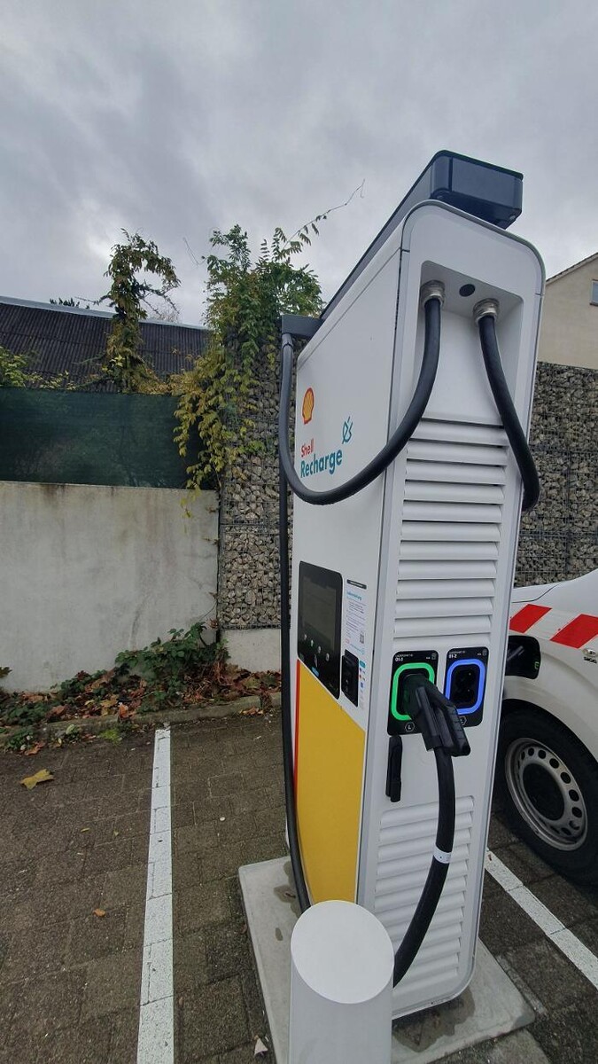 Bilder Shell Recharge Charging Station