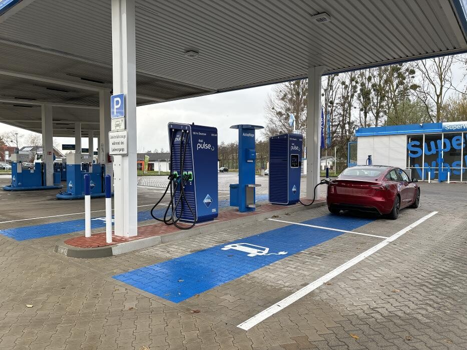 Bilder Aral pulse Ladestation