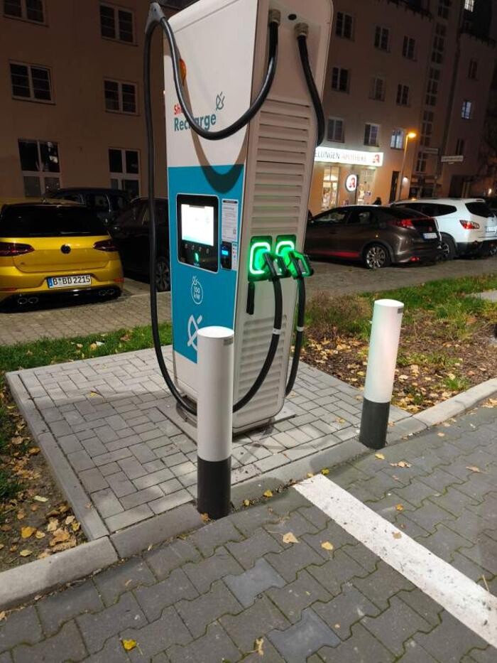 Bilder Shell Recharge Charging Station