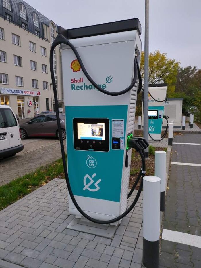 Bilder Shell Recharge Charging Station