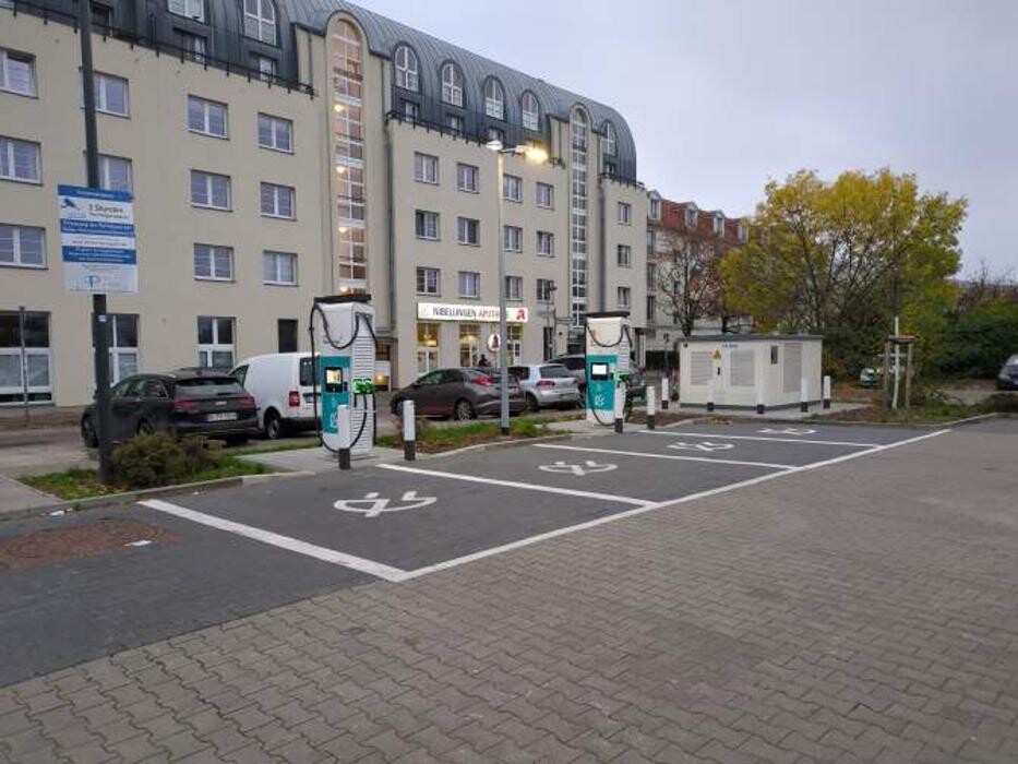 Bilder Shell Recharge Charging Station