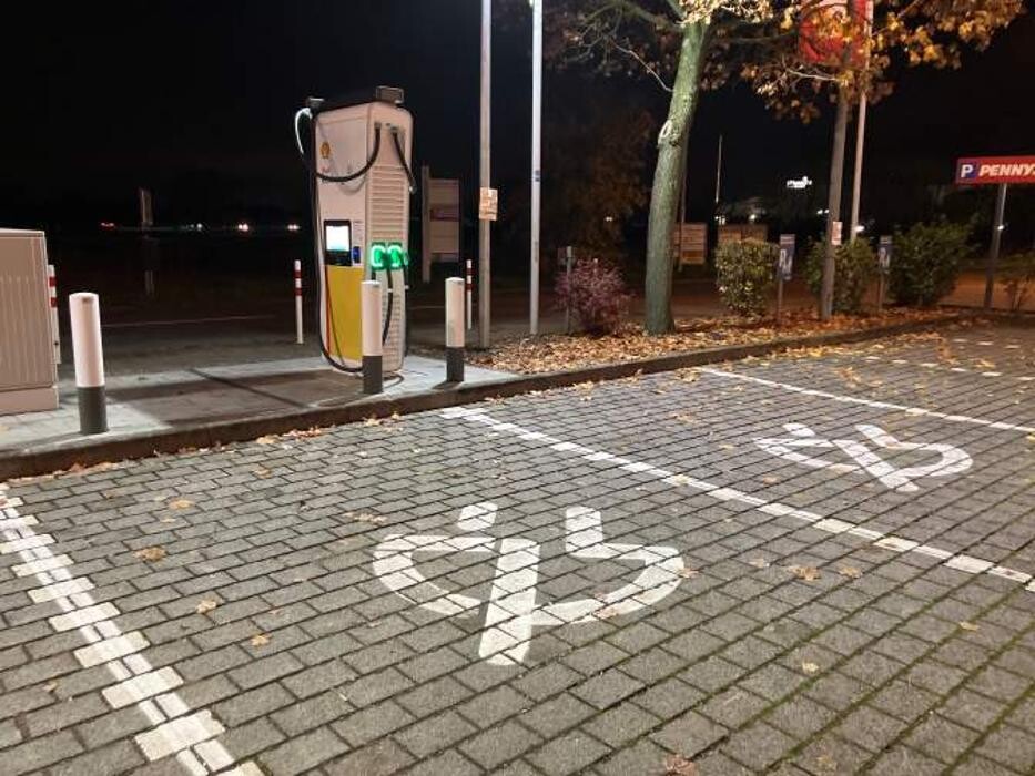 Bilder Shell Recharge Charging Station