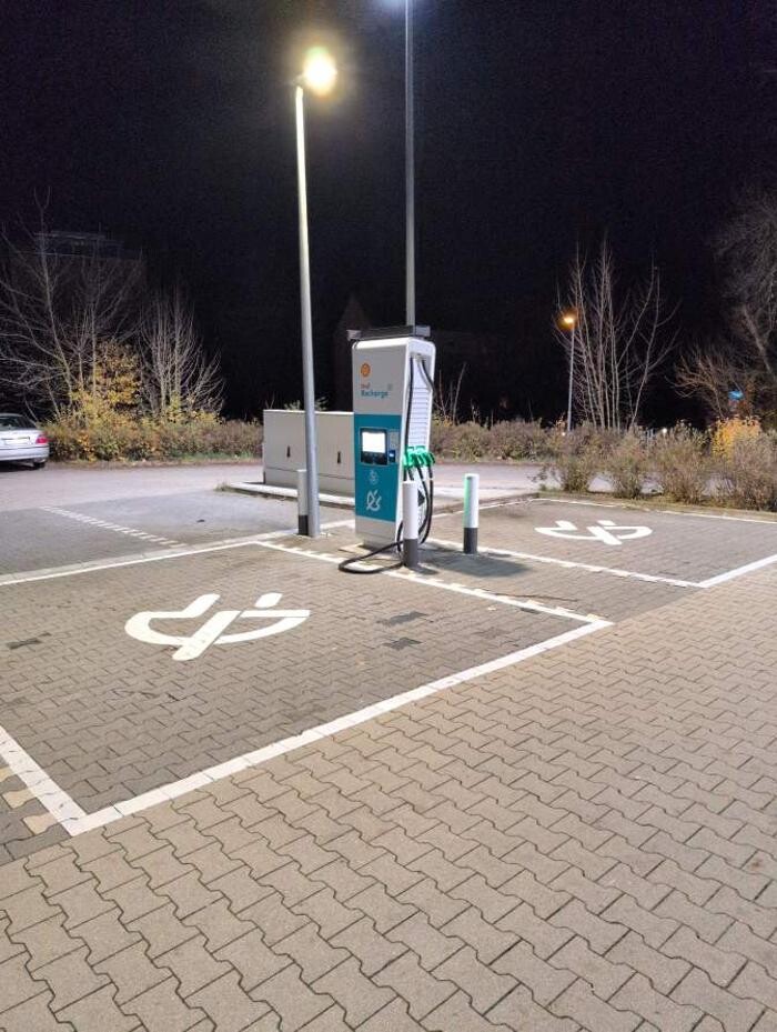 Bilder Shell Recharge Charging Station