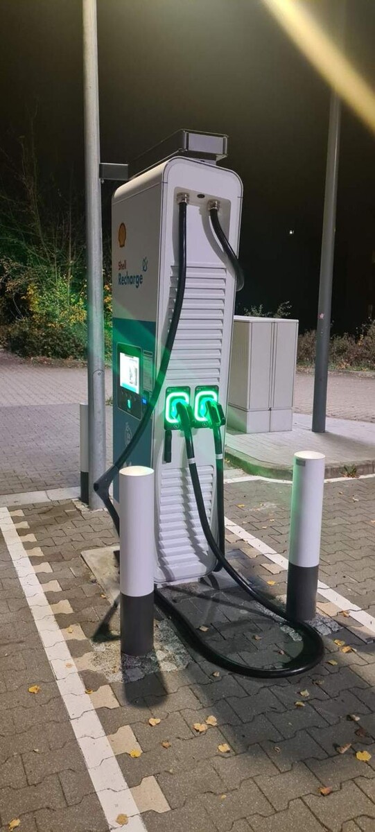 Bilder Shell Recharge Charging Station