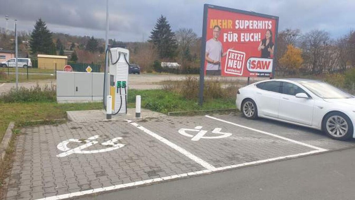Bilder Shell Recharge Charging Station