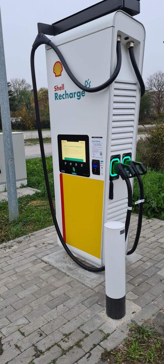 Bilder Shell Recharge Charging Station