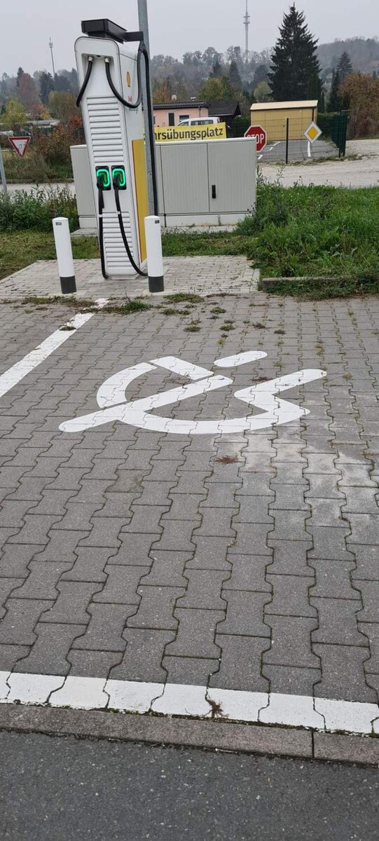 Bilder Shell Recharge Charging Station