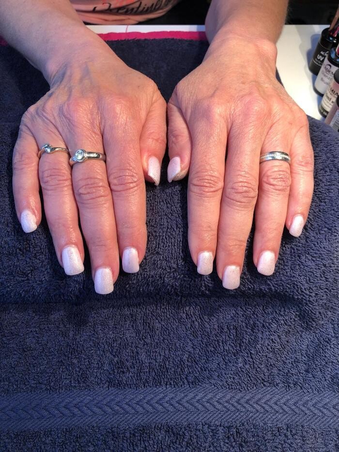 Bilder Nagelstudio Farbenfroh