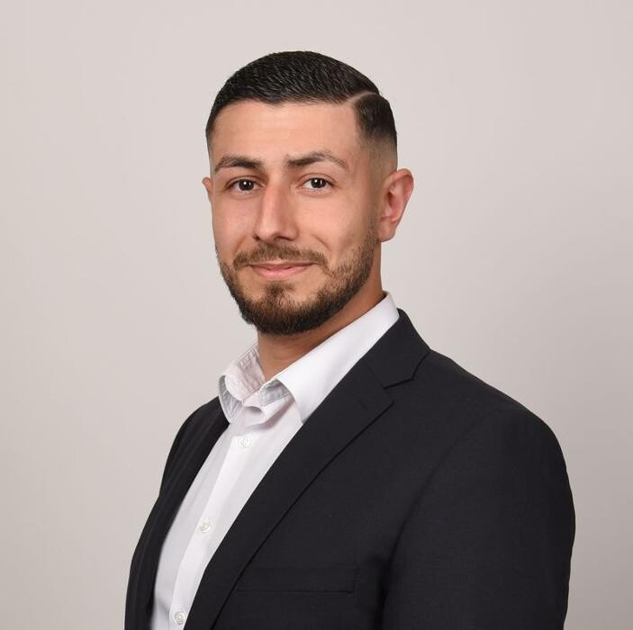 Bilder ERGO Versicherung Ömer Iqbal