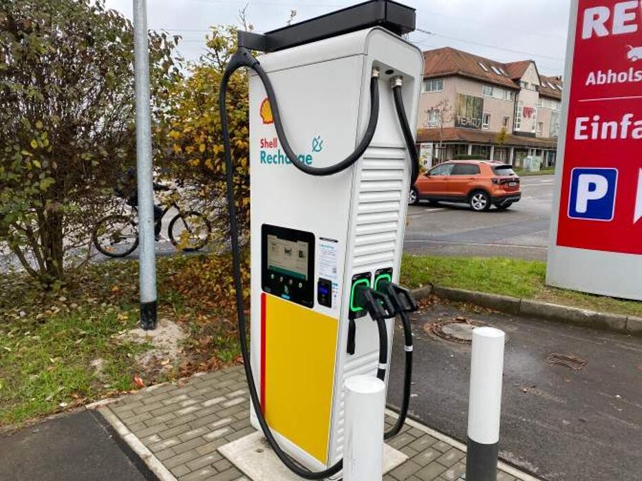 Bilder Shell Recharge Charging Station