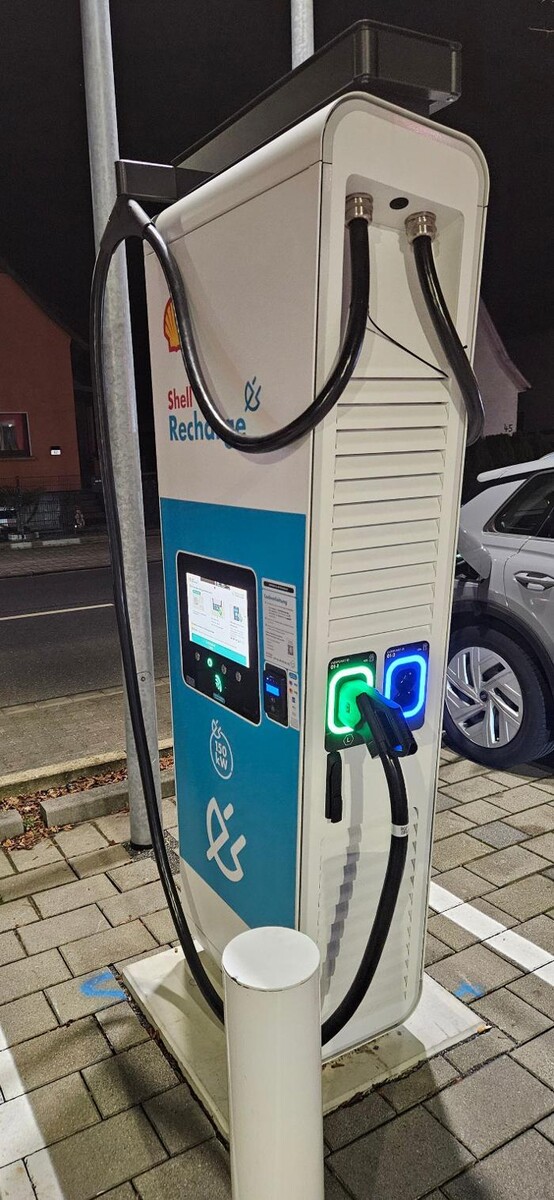 Bilder Shell Recharge Charging Station
