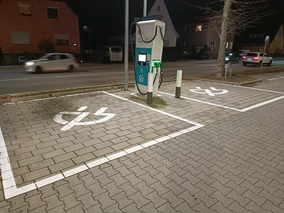 Bilder Shell Recharge Charging Station
