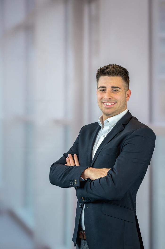 Bilder NÜRNBERGER Versicherung Philipp Peregovits in Besigheim