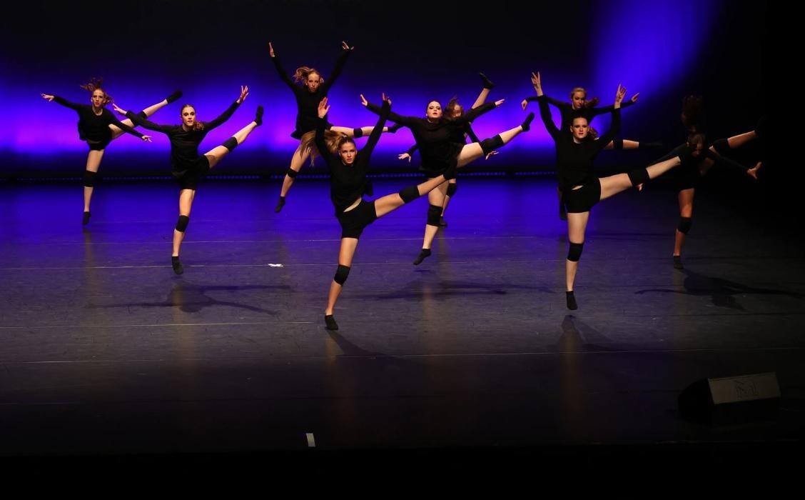 Bilder Dance Company - DJK - Tanzsportverein Höhenkirchen-Siegertbrunn e.V.