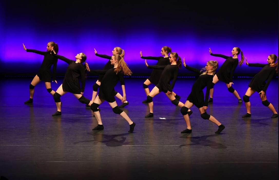 Bilder Dance Company - DJK - Tanzsportverein Höhenkirchen-Siegertbrunn e.V.