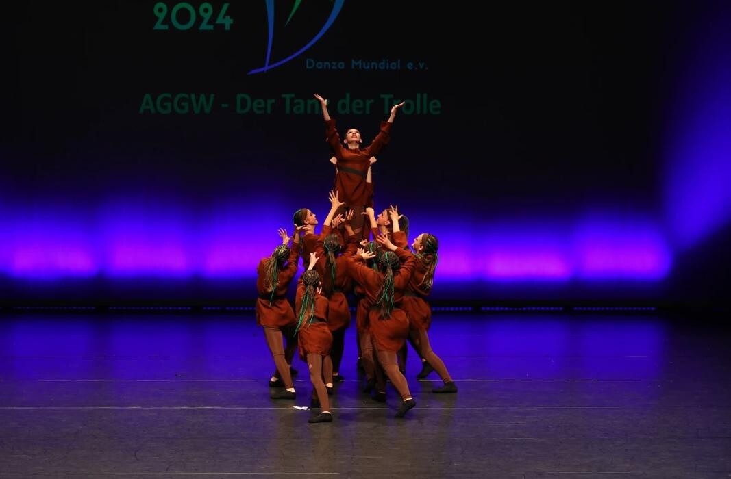Bilder Dance Company - DJK - Tanzsportverein Höhenkirchen-Siegertbrunn e.V.