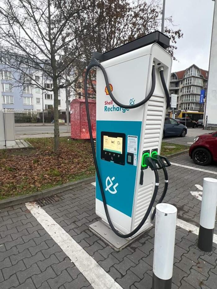 Bilder Shell Recharge Charging Station