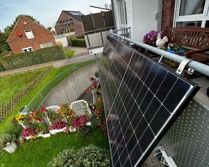 Bilder Sonne.nrw l Montage von Photovoltaikanlagen Balkonkraftwerken