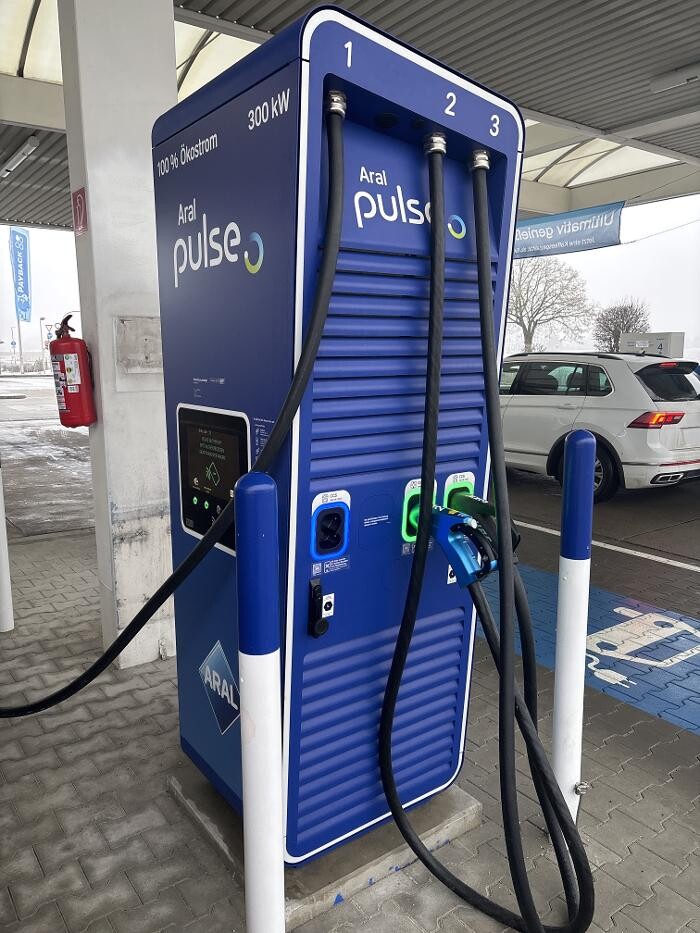 Bilder Aral pulse Ladestation