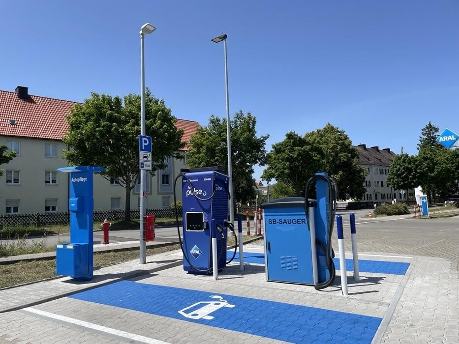 Bilder Aral pulse Ladestation