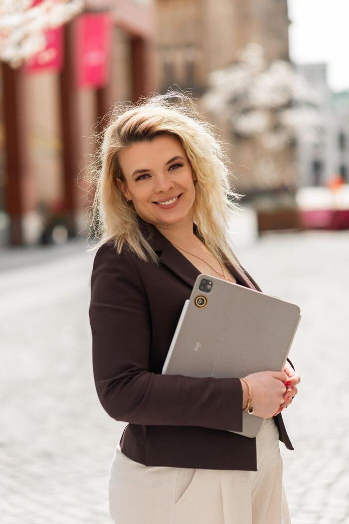 Bilder ERGO Versicherung Anastasia Dudarev