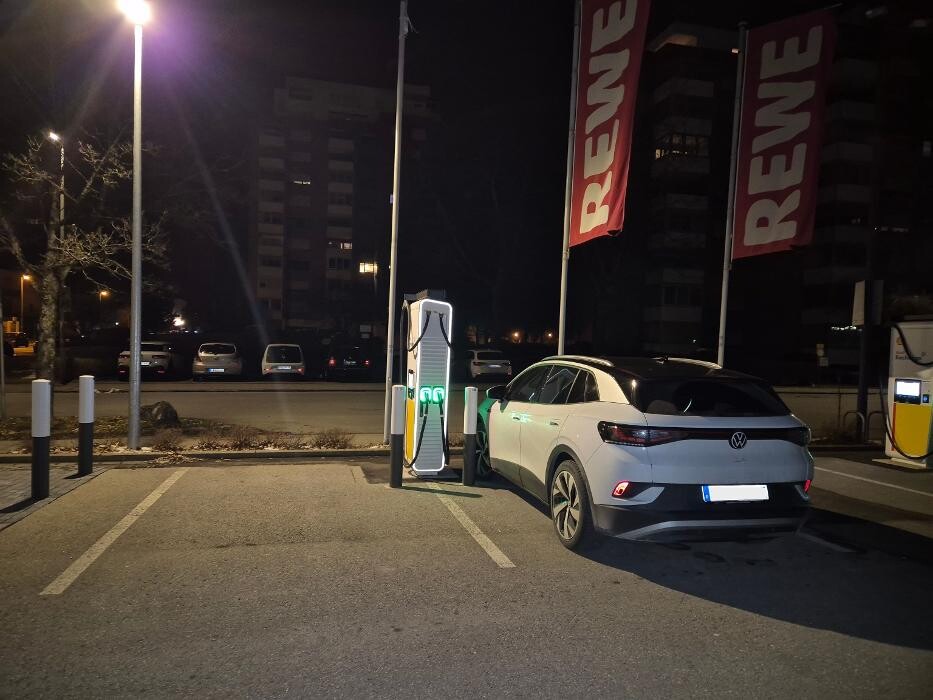 Bilder Shell Recharge Charging Station