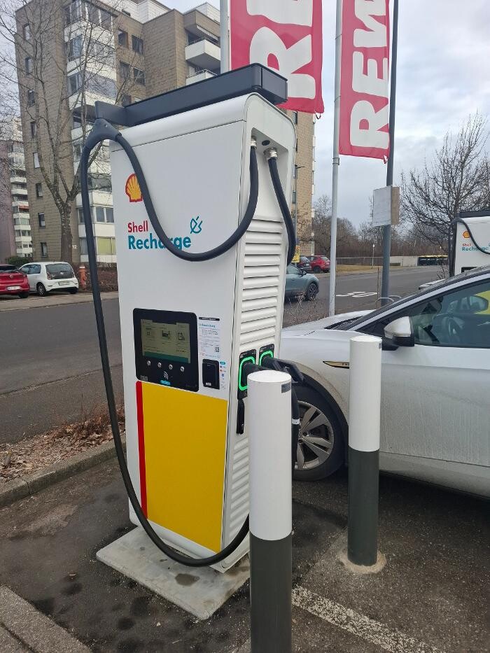 Bilder Shell Recharge Charging Station