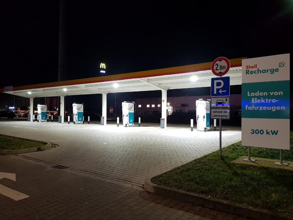 Bilder Shell Recharge Charging Station